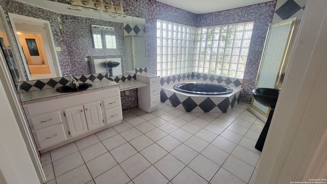 7 Glen Cove Dr, Seguin, TX 78155