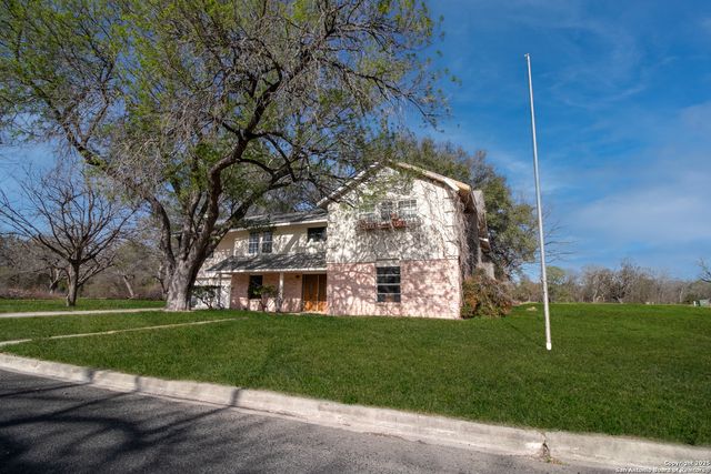 7 Glen Cove Dr, Seguin, TX 78155