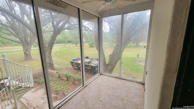 7 Glen Cove Dr, Seguin, TX 78155