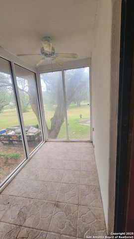 7 Glen Cove Dr, Seguin, TX 78155