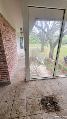 7 Glen Cove Dr, Seguin, TX 78155