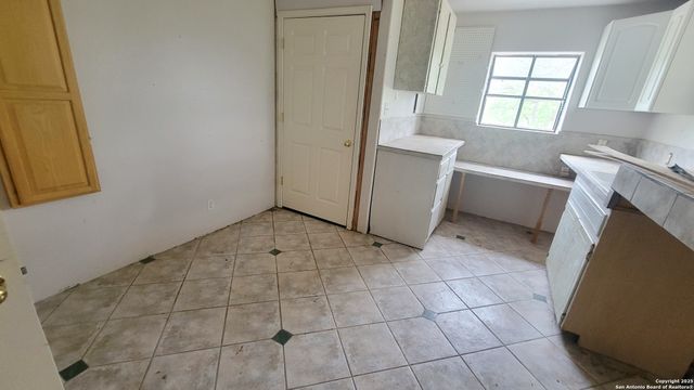 7 Glen Cove Dr, Seguin, TX 78155