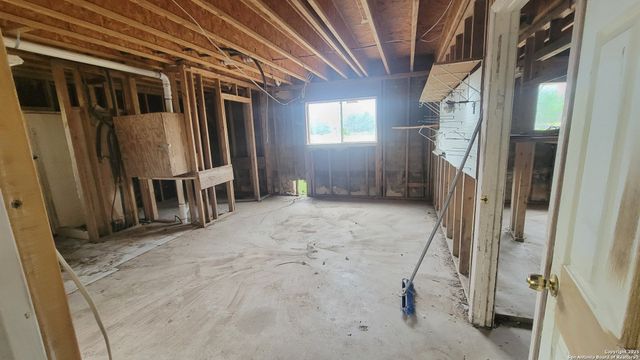 7 Glen Cove Dr, Seguin, TX 78155