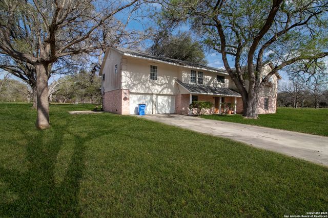 7 Glen Cove Dr, Seguin, TX 78155
