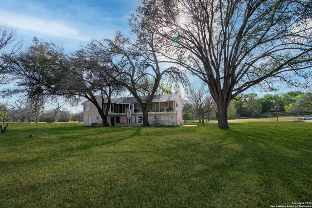 7 Glen Cove Dr, Seguin, TX 78155