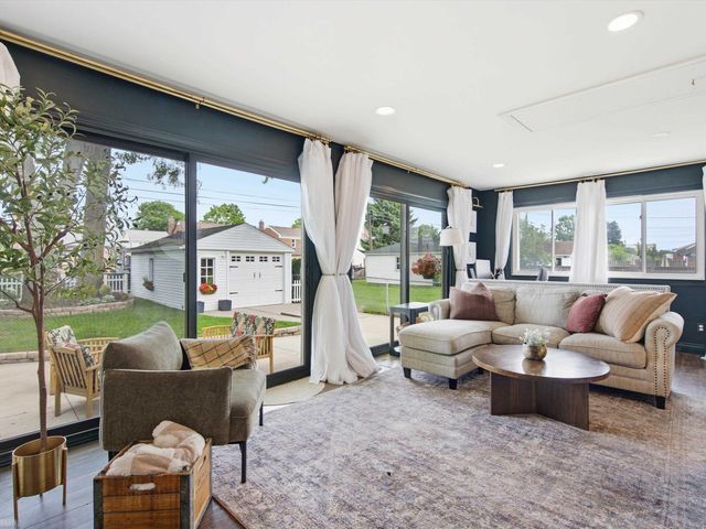 7829 Buckingham Avenue, Allen Park, MI 48101