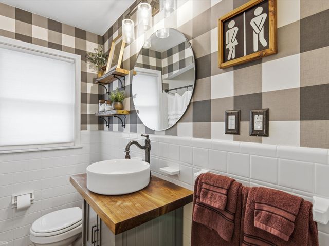 7829 Buckingham Avenue, Allen Park, MI 48101