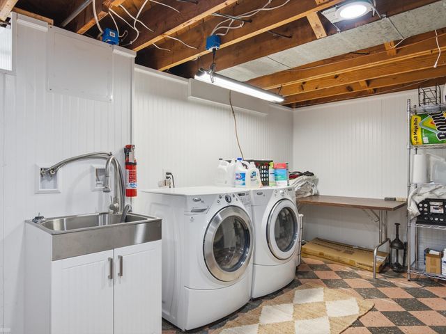 7829 Buckingham Avenue, Allen Park, MI 48101