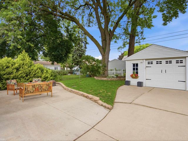 7829 Buckingham Avenue, Allen Park, MI 48101