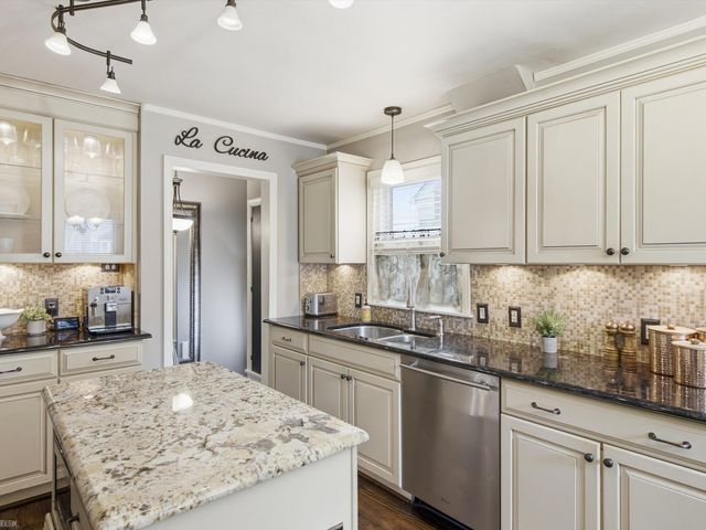 7829 Buckingham Avenue, Allen Park, MI 48101