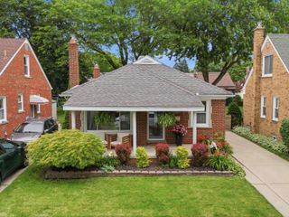 7829 Buckingham Avenue, Allen Park, MI 48101