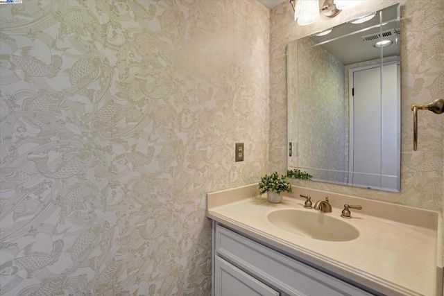 37 Clipper Drive, Alameda, CA 94502