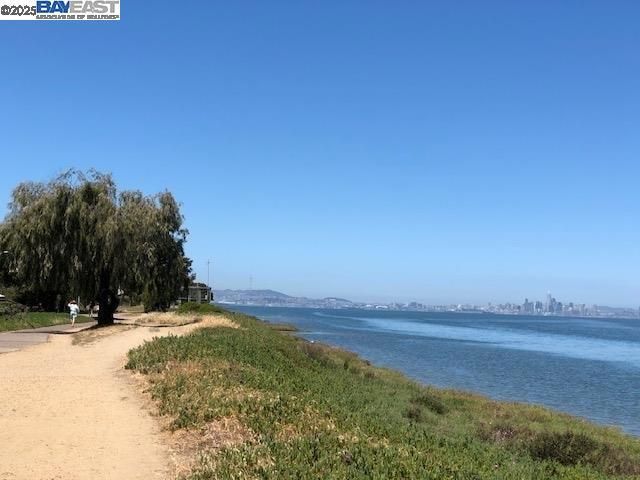 37 Clipper Drive, Alameda, CA 94502