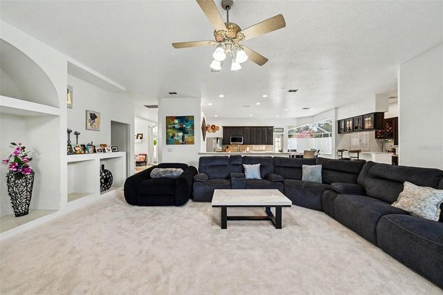 2528 CENTENNIAL FALCON DR, Valrico, FL 33596