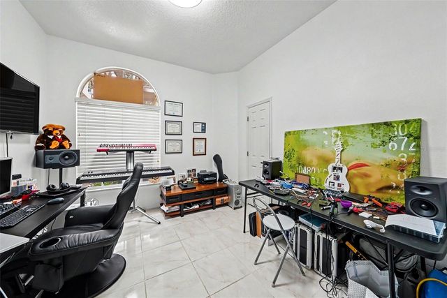2528 CENTENNIAL FALCON DR, Valrico, FL 33596