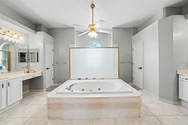 2528 CENTENNIAL FALCON DR, Valrico, FL 33596
