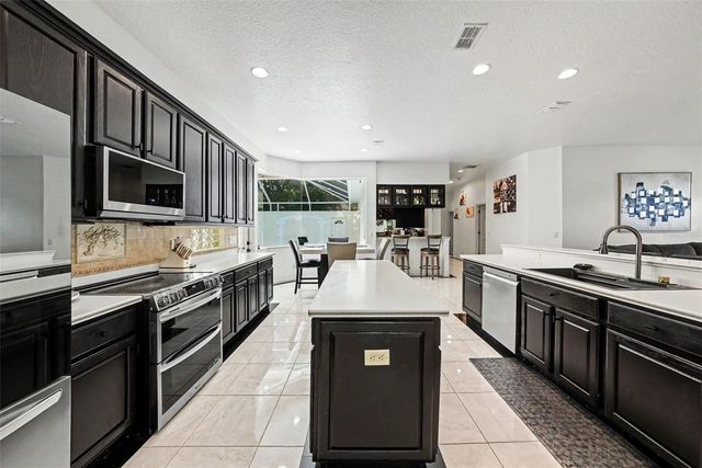 2528 CENTENNIAL FALCON DR, Valrico, FL 33596
