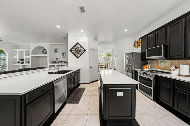 2528 CENTENNIAL FALCON DR, Valrico, FL 33596