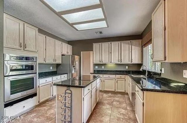 15811 N 9TH Avenue, Phoenix, AZ 85023