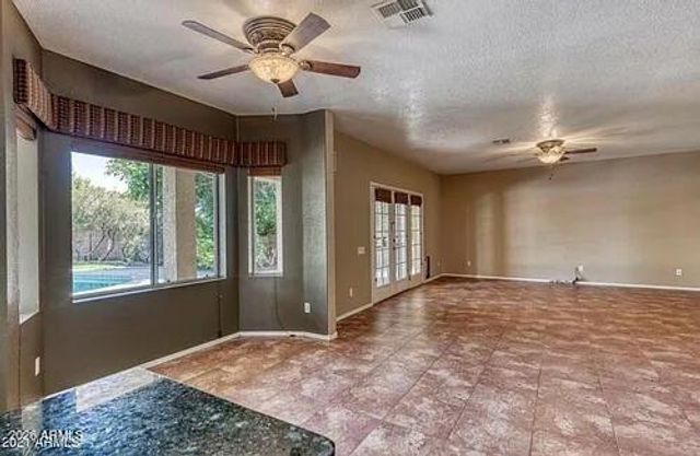 15811 N 9TH Avenue, Phoenix, AZ 85023