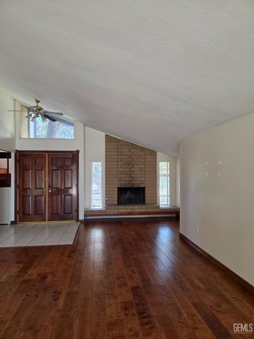 4162 Pinewood Lake Drive, Bakersfield, CA 93309