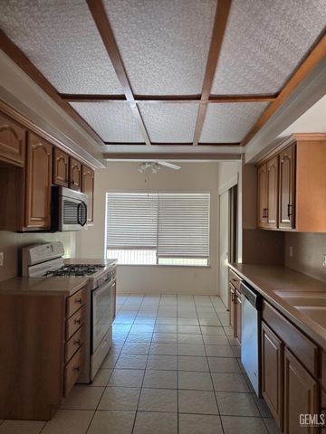 4162 Pinewood Lake Drive, Bakersfield, CA 93309