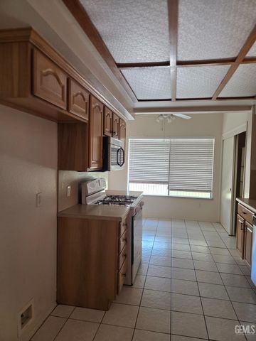 4162 Pinewood Lake Drive, Bakersfield, CA 93309