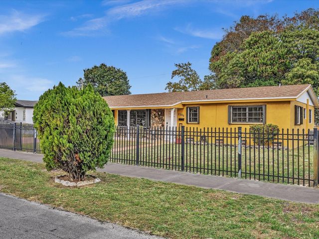 2285 NW 195th Street, Miami Gardens, FL 33056