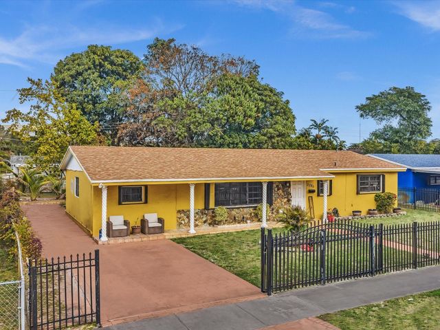 2285 NW 195th Street, Miami Gardens, FL 33056