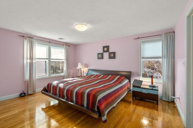 215 Saint Mary St 3, Needham, MA 02494