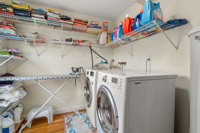 215 Saint Mary St 3, Needham, MA 02494