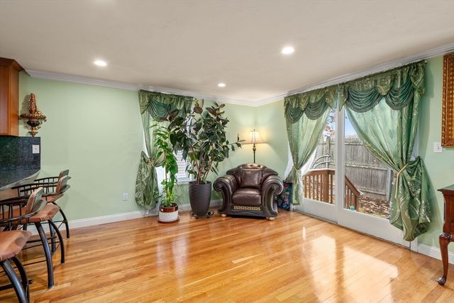215 Saint Mary St 3, Needham, MA 02494
