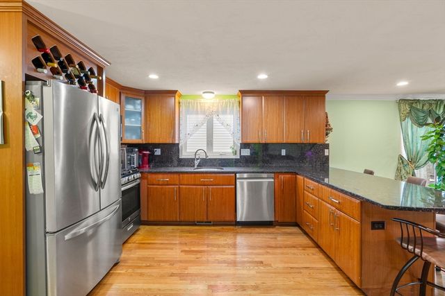 215 Saint Mary St 3, Needham, MA 02494