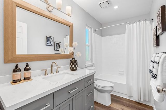 3860 W Beechwood, Fresno, CA 93711