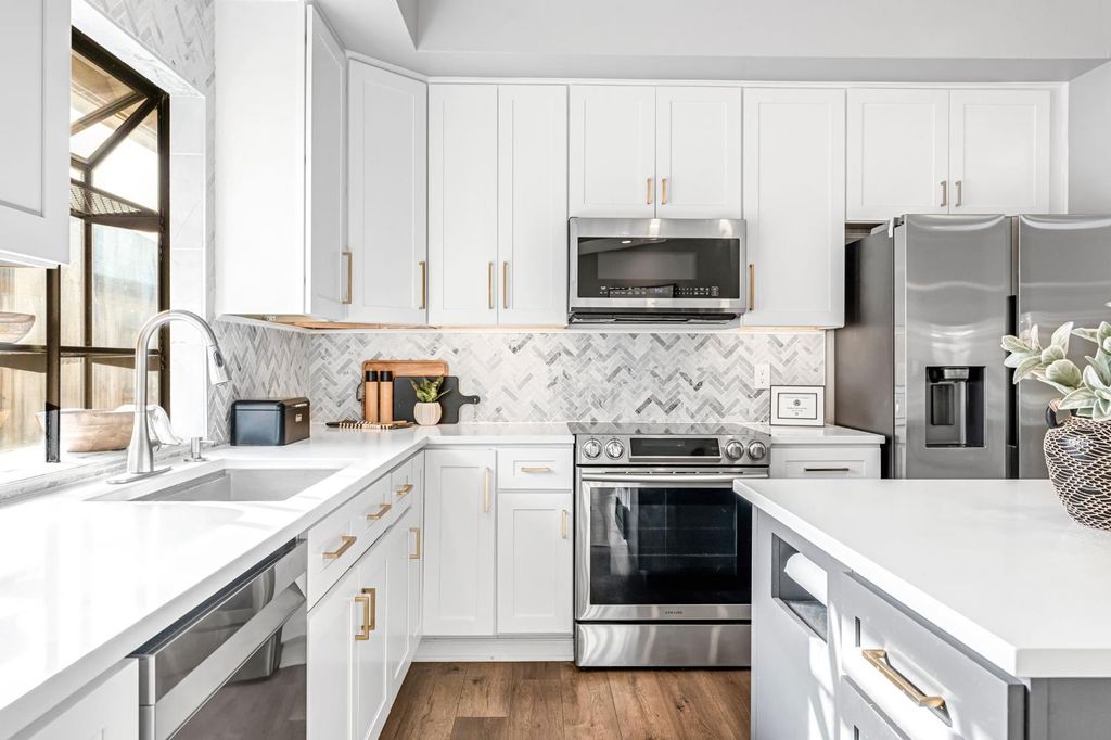 Image 13 of property listing at 3860 W Beechwood, Fresno, CA 93711