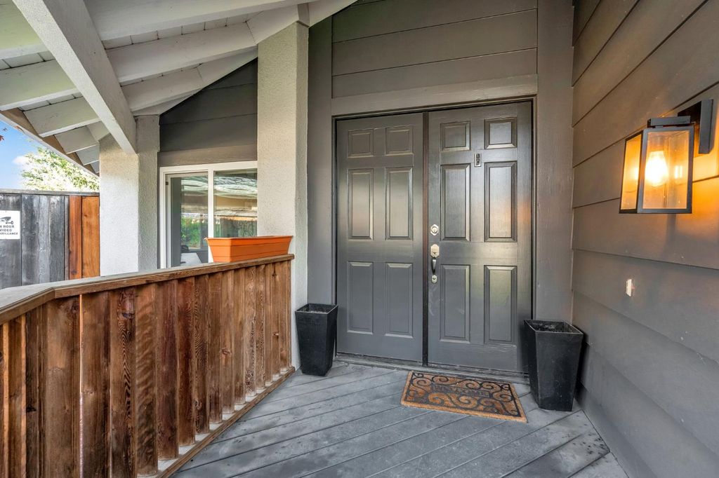 Image 3 of property listing at 3860 W Beechwood, Fresno, CA 93711