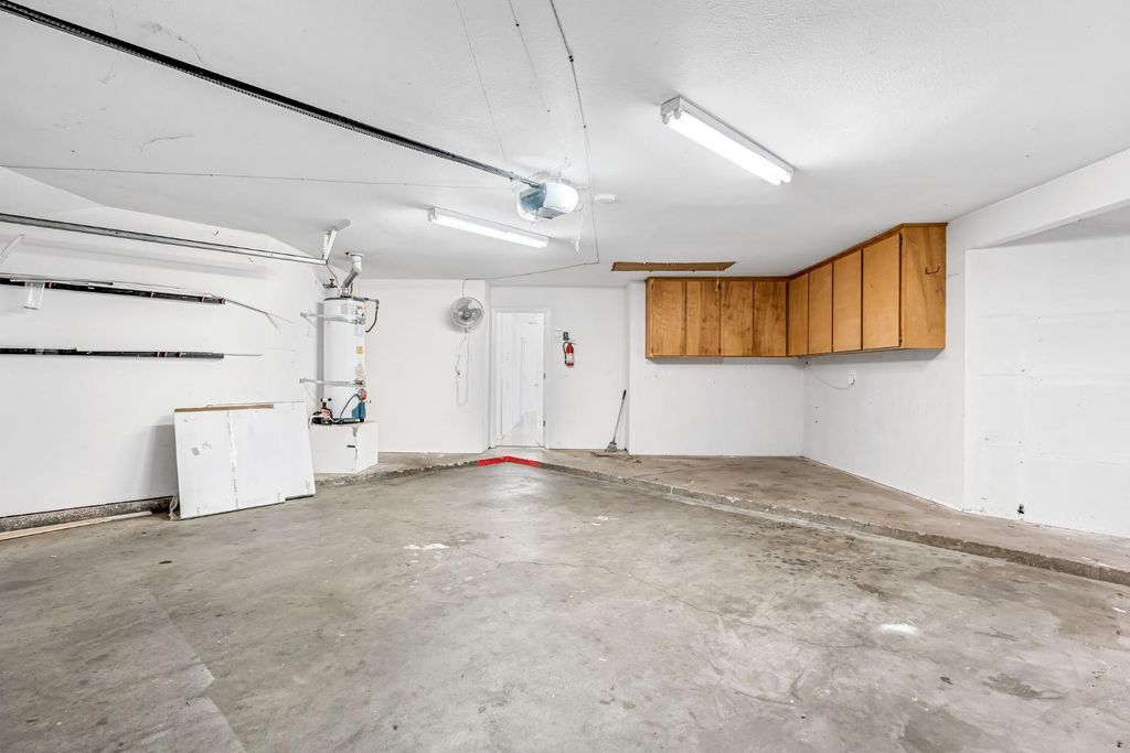 Image 31 of property listing at 3860 W Beechwood, Fresno, CA 93711