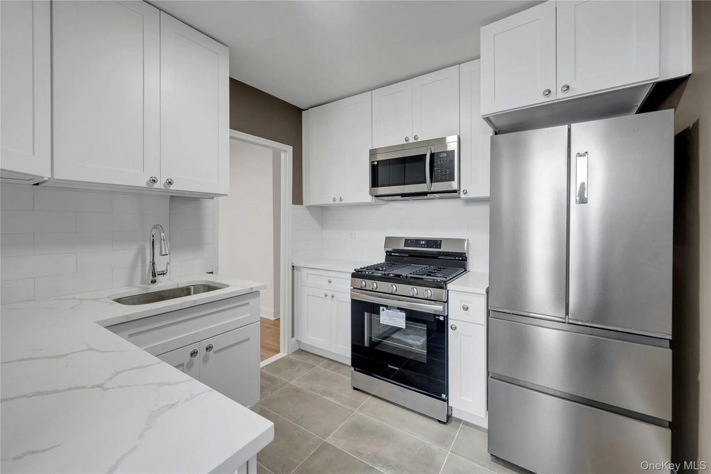 5650 Netherland Avenue 3C, Bronx, NY 10471 — exterior