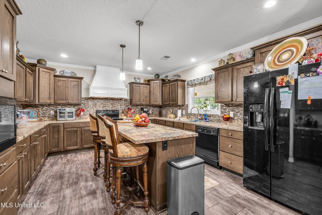 17990 Cuevas Road, Kiln, MS 39556