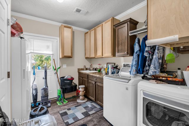 17990 Cuevas Road, Kiln, MS 39556