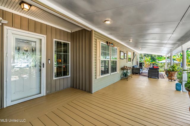 17990 Cuevas Road, Kiln, MS 39556