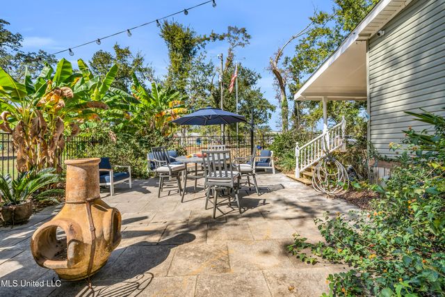 17990 Cuevas Road, Kiln, MS 39556