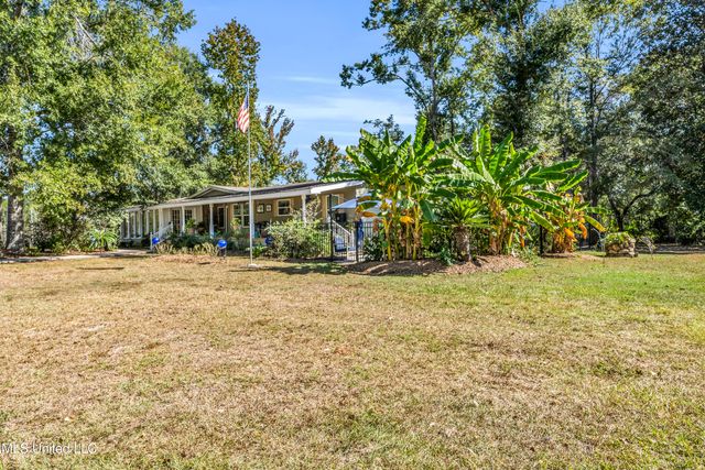 17990 Cuevas Road, Kiln, MS 39556