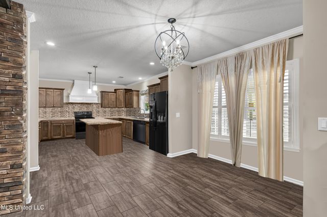 17990 Cuevas Road, Kiln, MS 39556