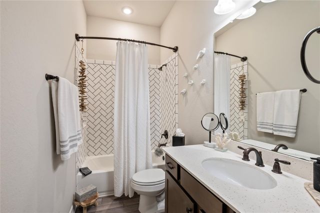 1515 Lake Mija Circle, Seabrook, TX 77586