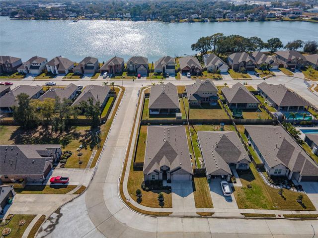 1515 Lake Mija Circle, Seabrook, TX 77586