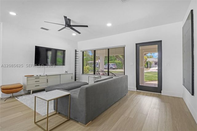 811 NE 17th Ct 0, Fort Lauderdale, FL 33305