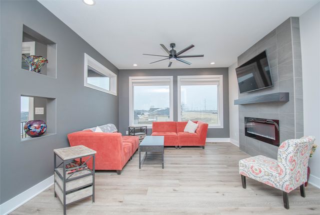 14301 Sutton Drive, Urbandale, IA 50323