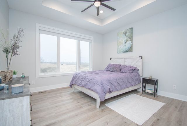 14301 Sutton Drive, Urbandale, IA 50323