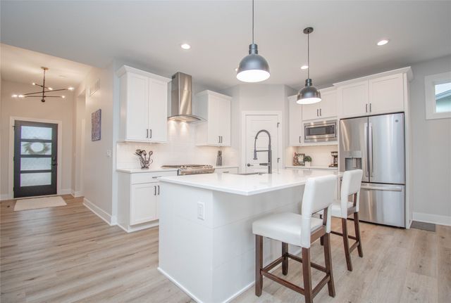 14301 Sutton Drive, Urbandale, IA 50323